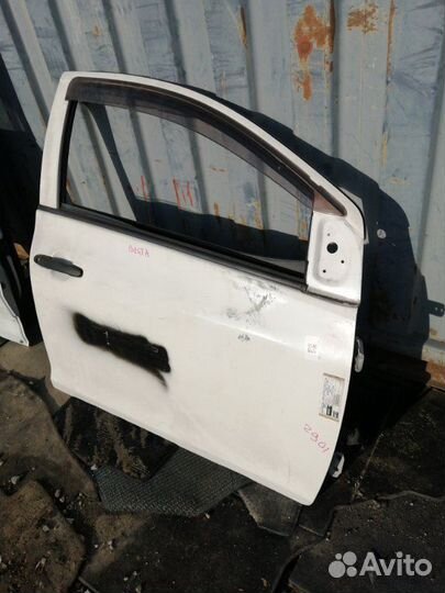 Дверь передняя правая Toyota Belta KSP92