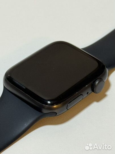 Смарт-часы Apple Watch SE 44mm Space Gray