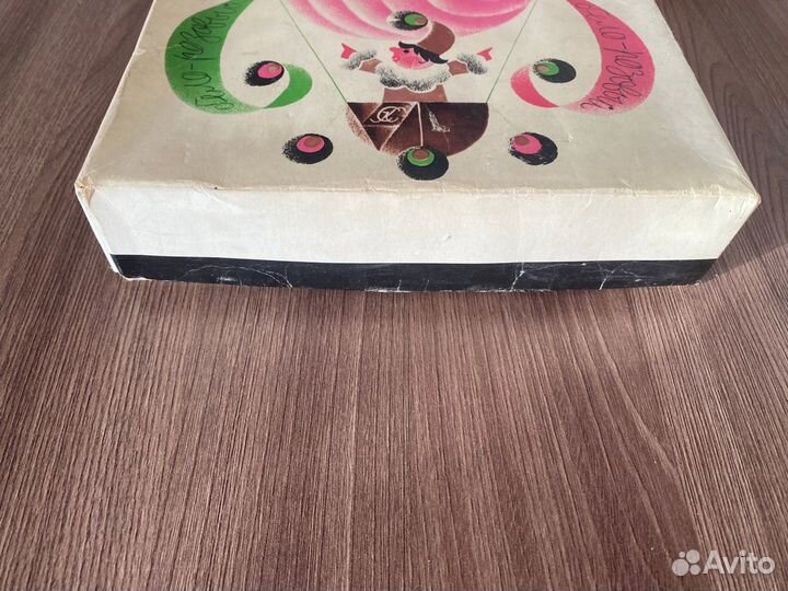Коробка картон Зефир бело-розовый 1974 г