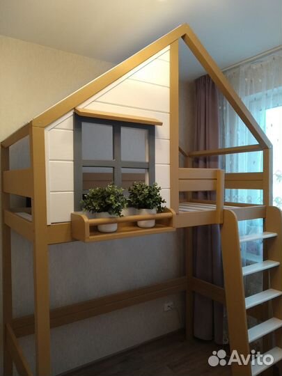 Кровать чердак из массива дерева новая