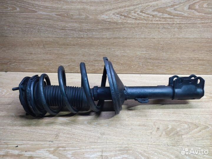 Стойка подвески передняя левая Lexus Rx 2 XU30