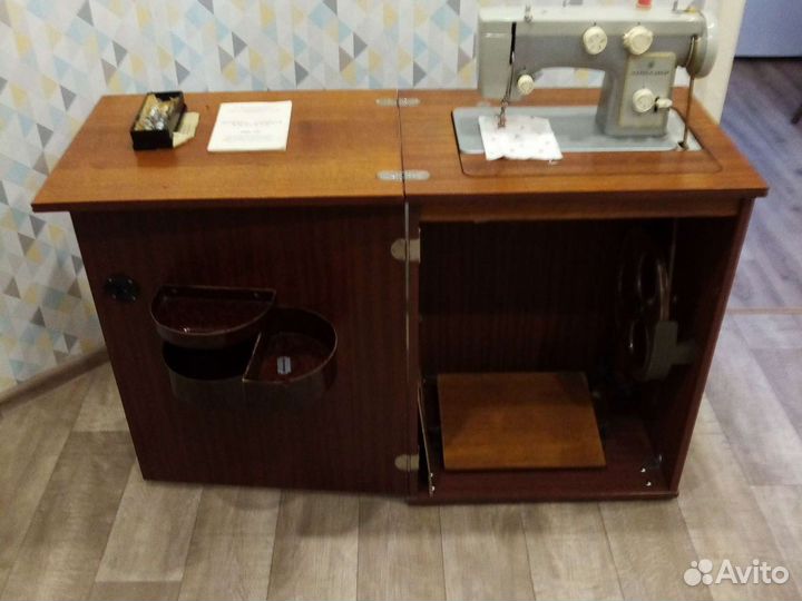 Швейная машина 