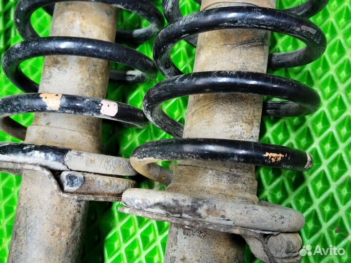 Задние стойки в сборе Mitsubishi carisma