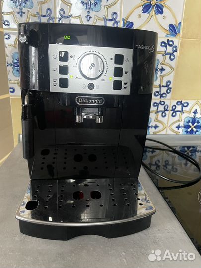 Кофемашина delonghi magnifica s