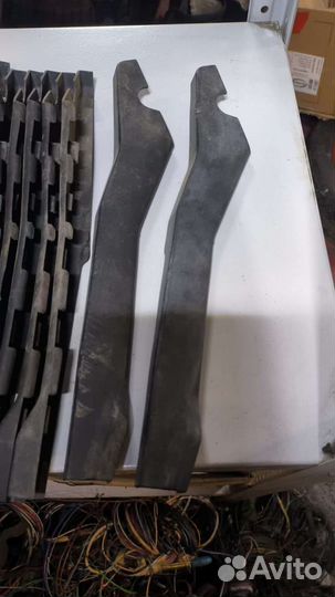 Накладка петли багажника 4A5971821A 4A5971822A