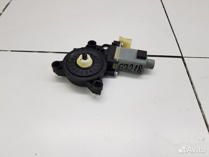 Моторчик стеклоподъемника задней правой двери