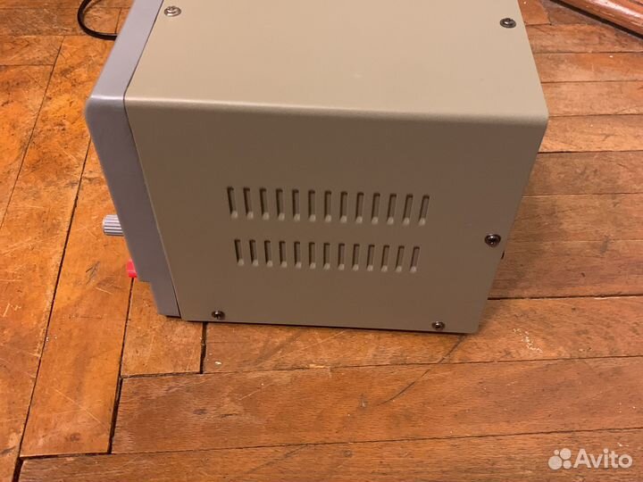 Импульсный лабораторный блок питания