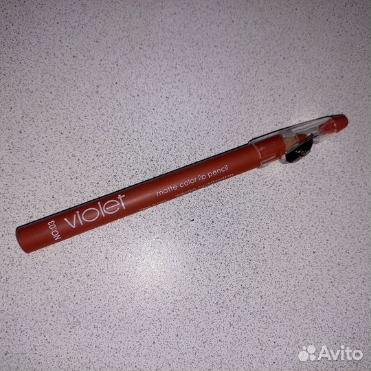 Бесплатно новый карандаш для губ Violet