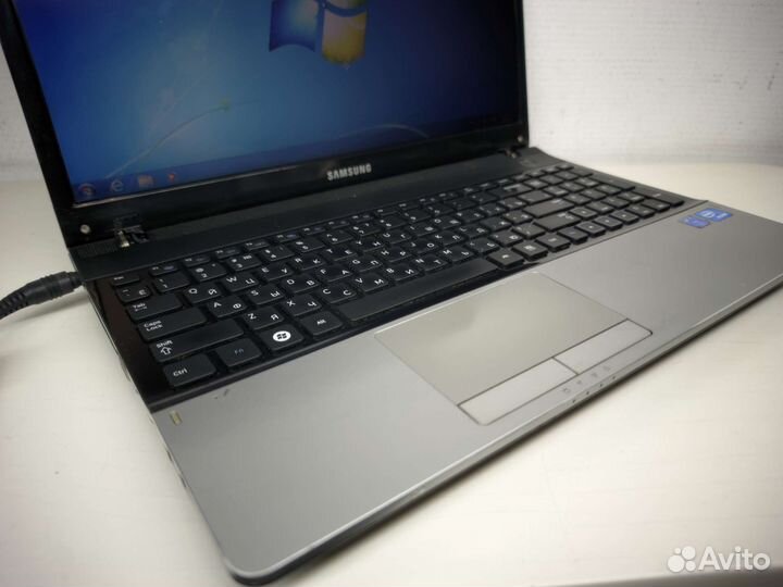 Офисный ноутбук Samsung