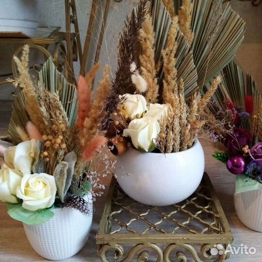 Композиция из сухоцветов в керамическом горшке