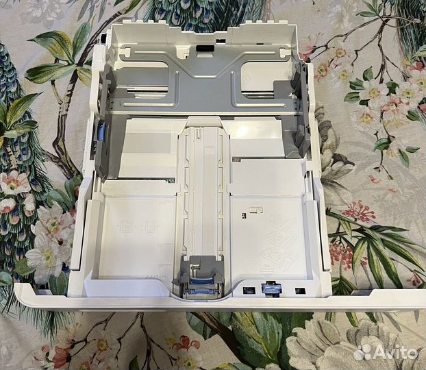 Лоток HP Color LaserJet Pro MFP M477fdw