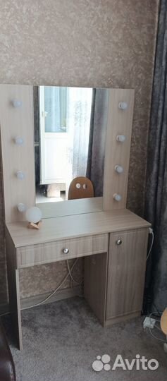 Туалетный столик 