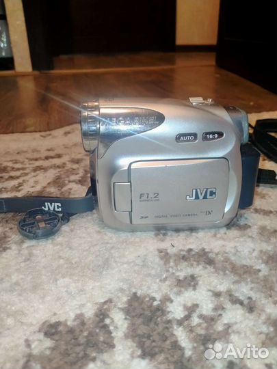 Видеокамера JVC F1.2