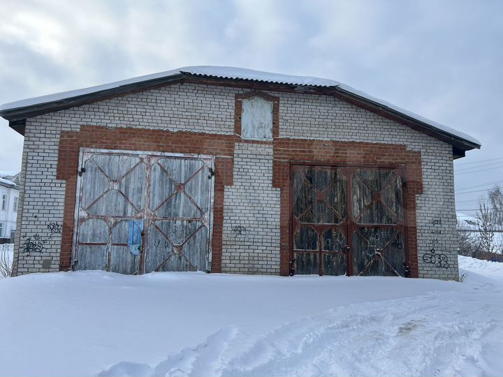 Гараж, > 30 м²