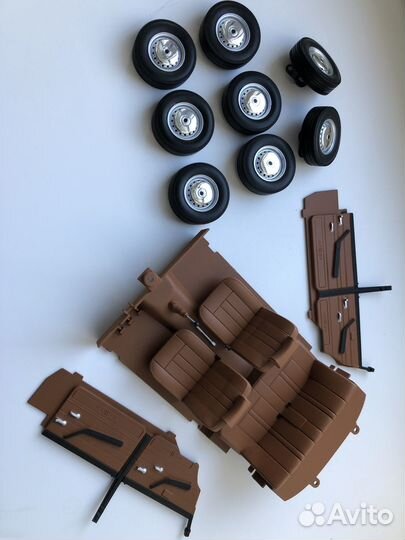 Запчасти для модели ваз-2106 от Triple9 1:18