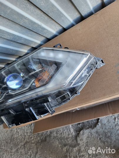 Фара правая Nissan X-Trail T32