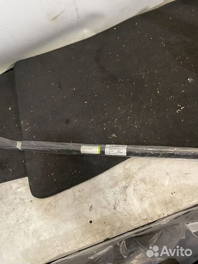 Молдинг лобовго стекла левый Skoda Suberb/Passat