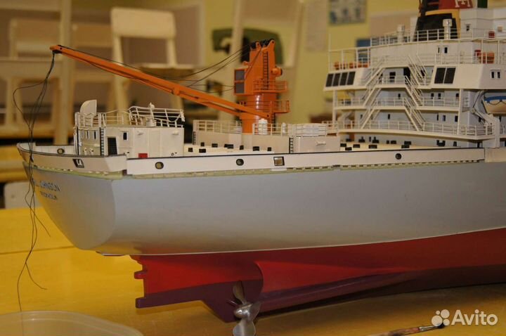 Модель м1:100 контейнеровоз
