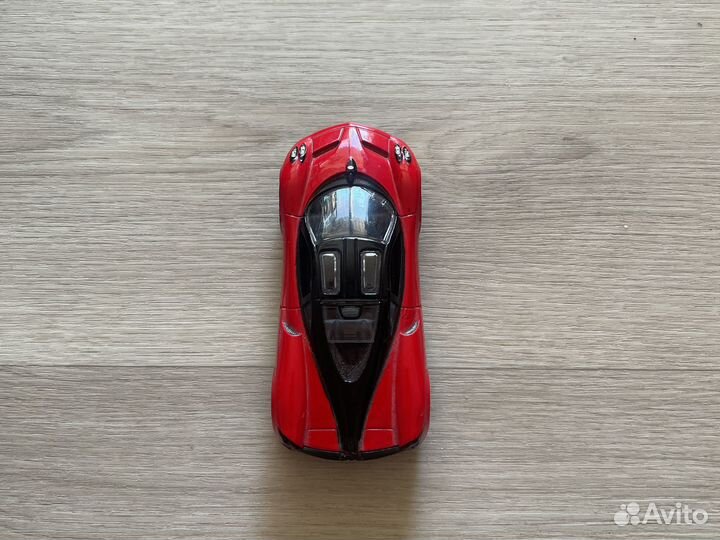 Масштабная модель Pagani huyara 1:43