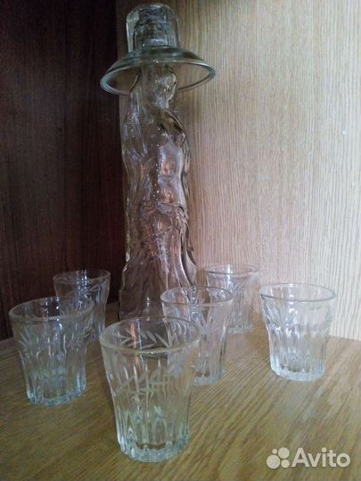 Графин с рюмками
