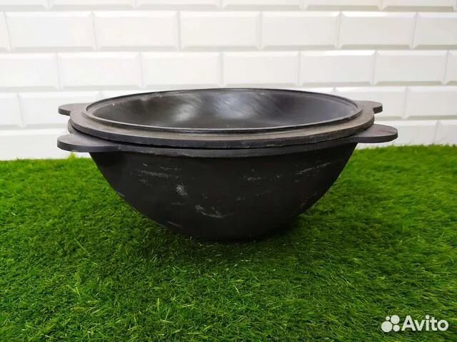 Казан с чугунной крышкой сковородкой