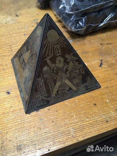 Пирамида латунная