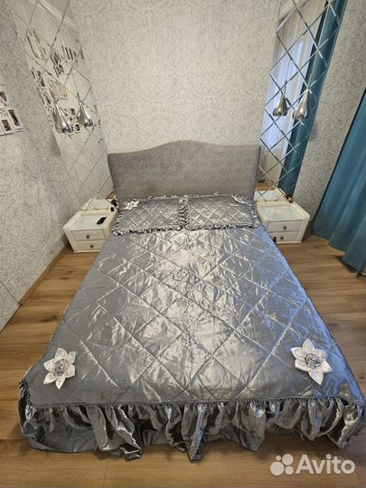 Комплект покрывало на кровать и шторы