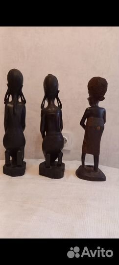 Фигурки из черного дерева