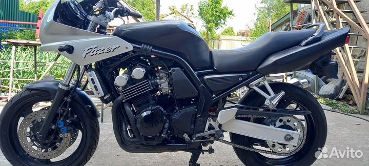 Yamaha FZS 600