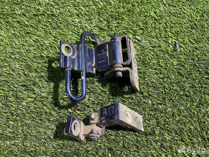 Петля двери правая skoda octavia a4