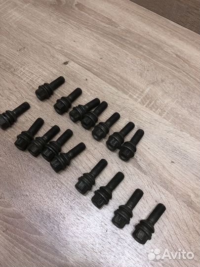 Болт колесного диска Фольксваген Тоуарег 2005