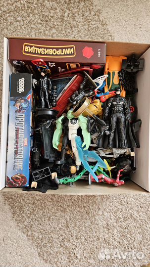 Коробка детских игрушек и настолок