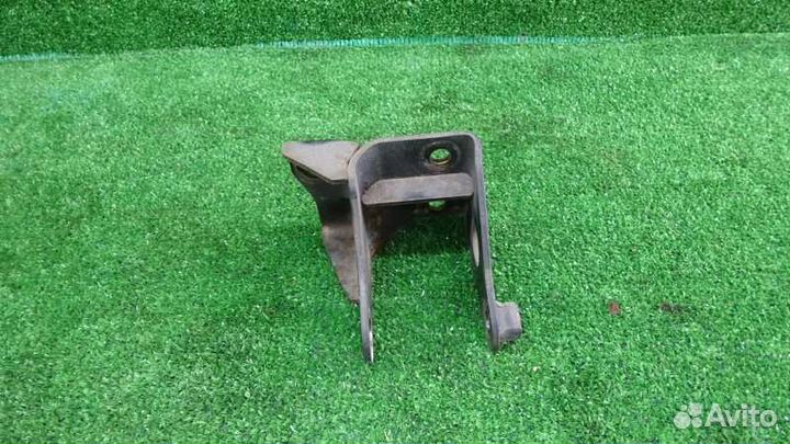 Кронштейн опоры двигателя задний Toyota Wish ZGE25