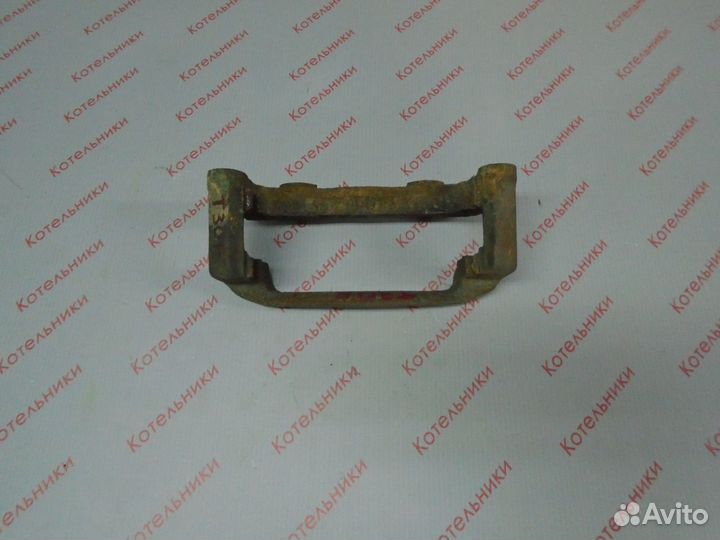 Nissan 41011-8H300 Скоба суппорта левого