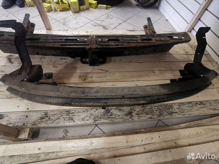 Усилитель бампера Cadillac Escalade gmt 900