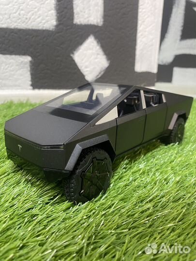 Модель автомобиля tesla cybertruck