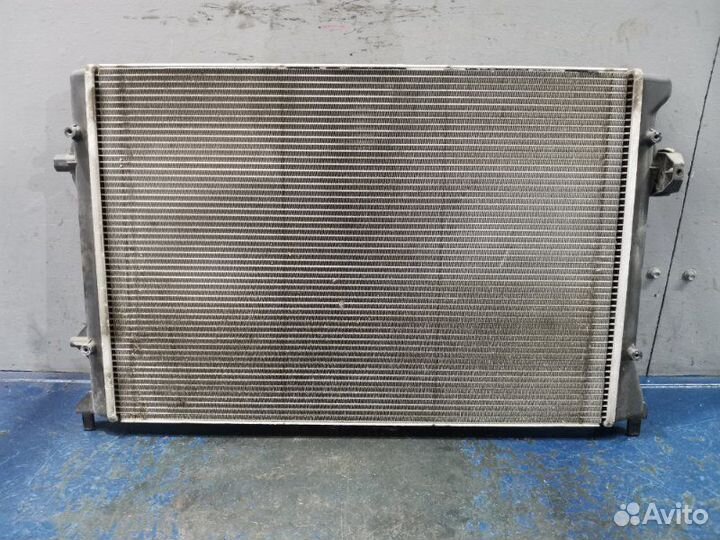 Радиатор охлаждения Volkswagen Passat B6 1.8T