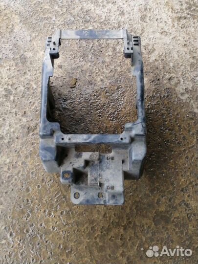 Консоль Mitsubishi Outlander (CW0W) II (2005–2009)