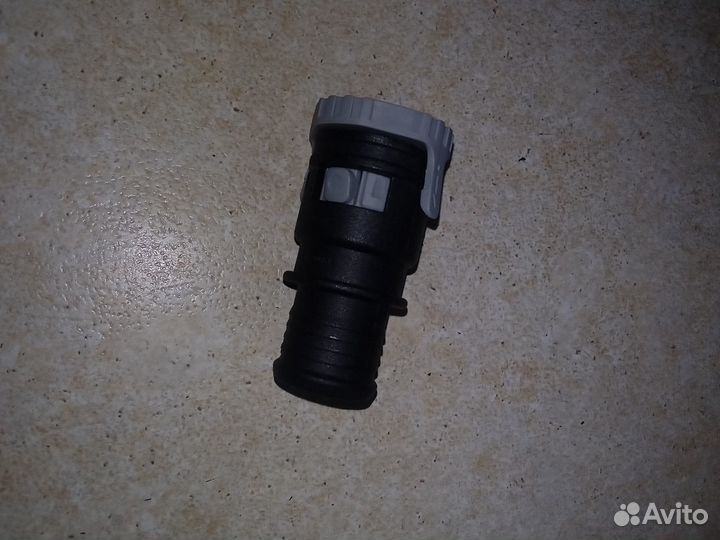 Форд Фокус 2. Быстросъём патрубка отопителя