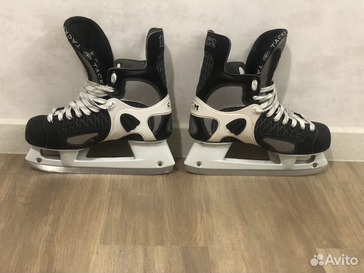 Хоккейные коньки CCM Tacks 1152 Sr 9,5D
