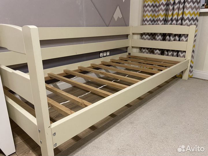 Кровать из массива бука