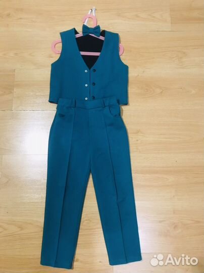 Костюм (брюки, жилетка, бабочка) праздничный 110