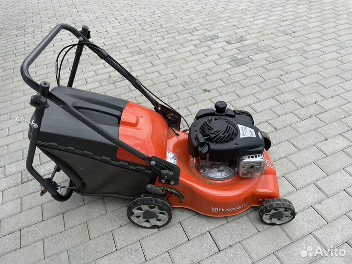 Газонокосилка бензиновая самоходная хускварна