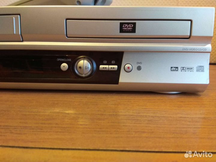 Combo VHS & DVD JVC HR-XV2 Hi-Fi Stereo