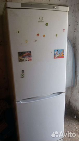 Холодильник бу indesit