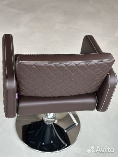 Парикмахерское кресло