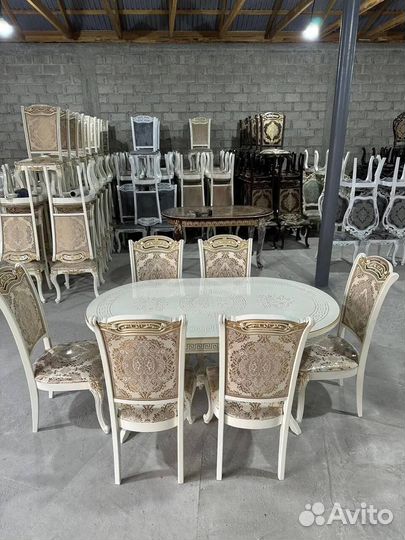 Кухонный стол и стулья новые