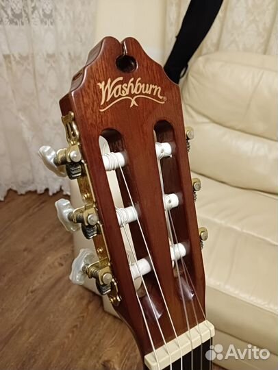 Классическая гитара Washburn
