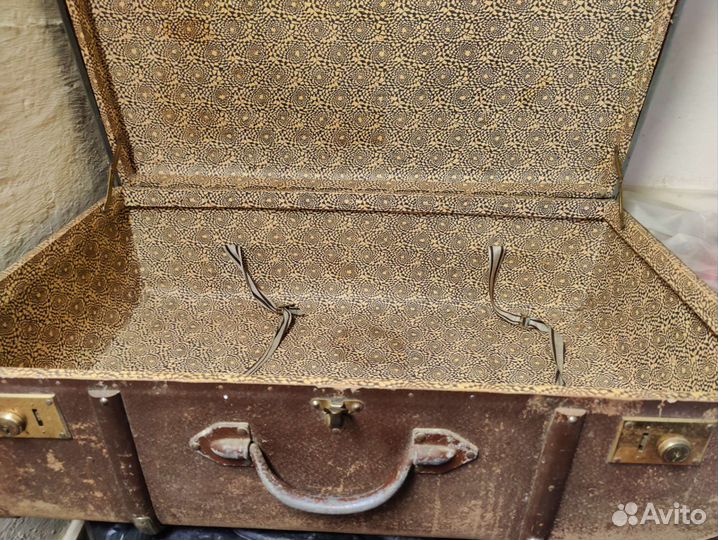 Чемодан антикварный