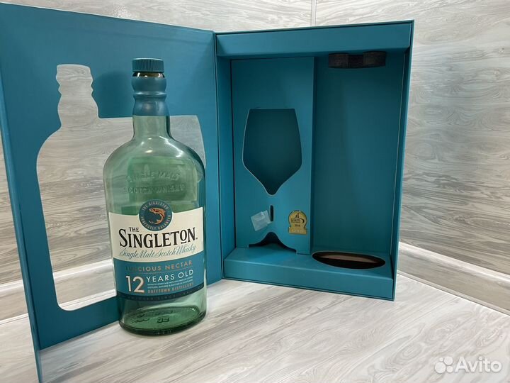 Пустака бутылка Singleton 0.7 и бокал